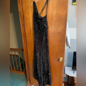 One Shoulder Black Prom dress with slit